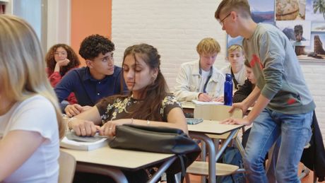 Brugklas | Liegen alsof het gedrukt staat