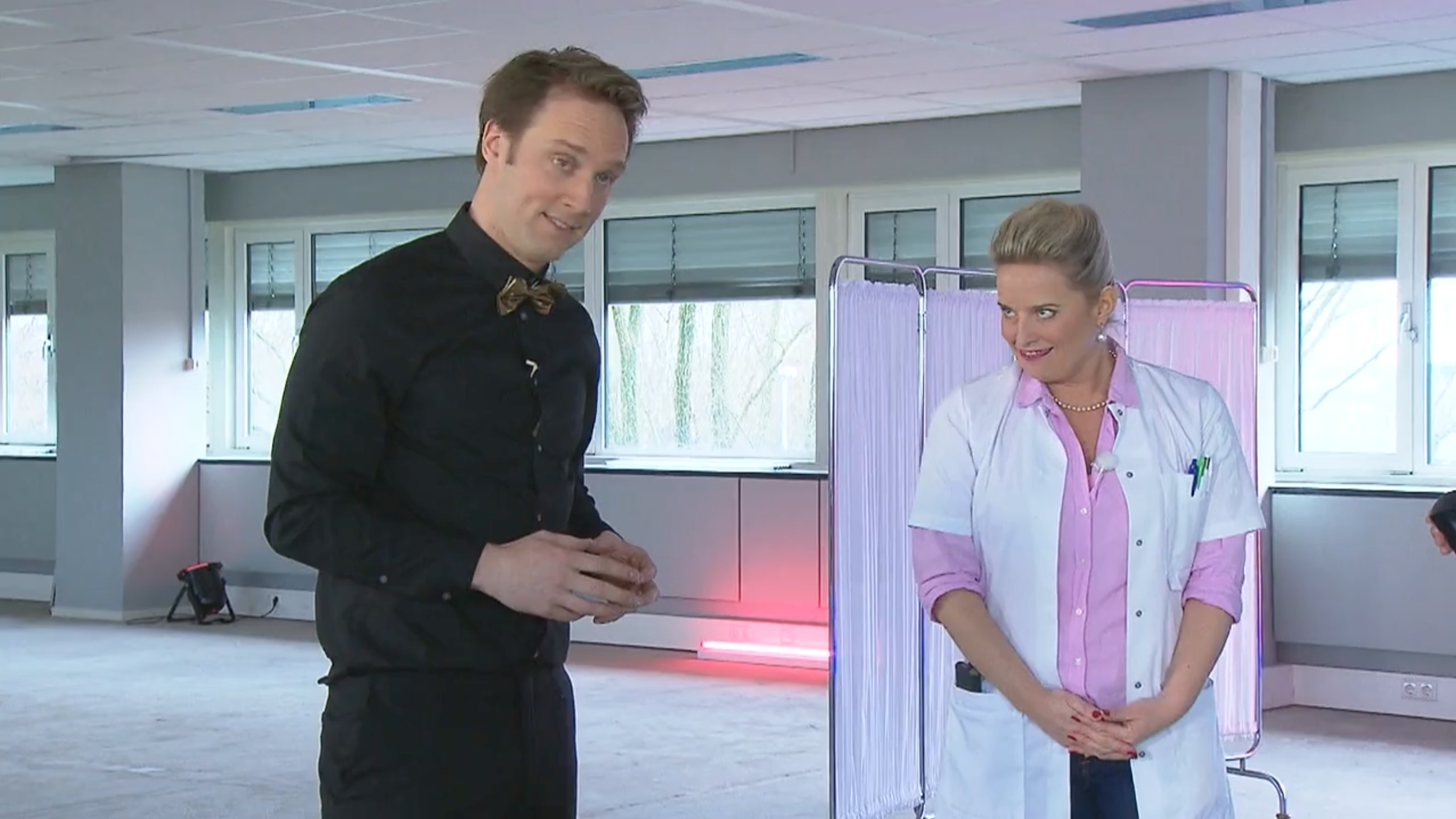 De Dokter Corrie Show | Verliefd