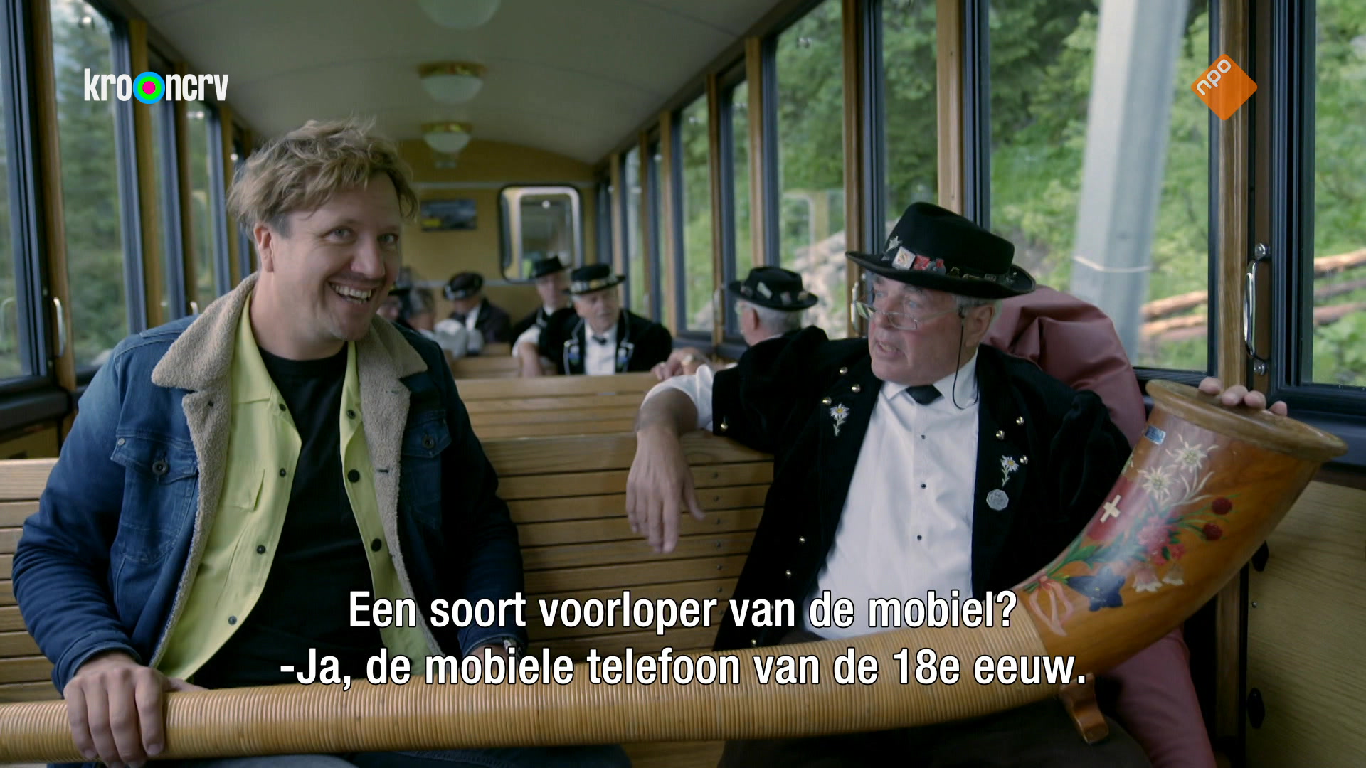 Klaas als alphoornblazer en verticaal hulpverlener