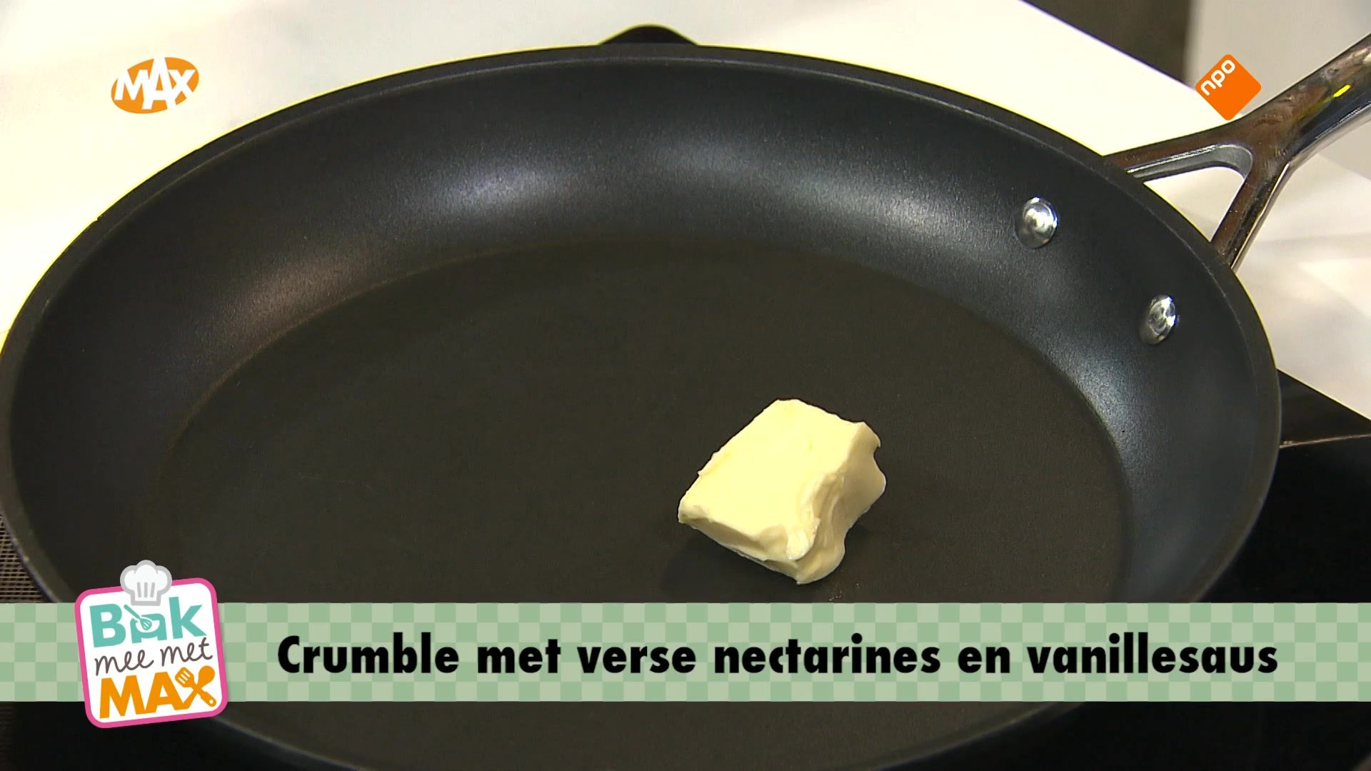 Crumble met verse nectarines en vanillesaus