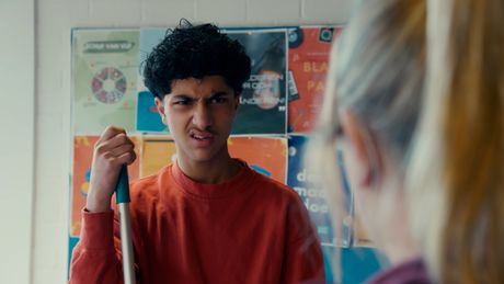 Brugklas | Wie is er verliefd op Amir?