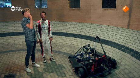 Kan Klaas een salto maken met een rijdende auto?