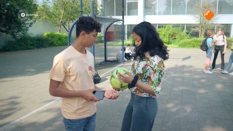 Brugklas | Voetbal of verkering?