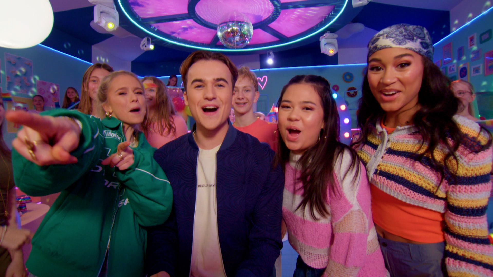 Party Crew | Rainbowparty