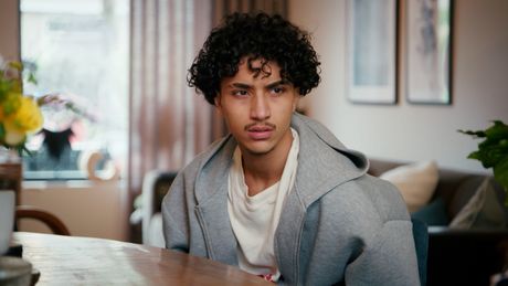 Brugklas | Amir zoekt begrip