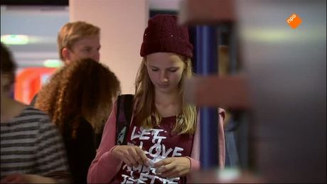 Brugklas | Chantage, Slapen op school