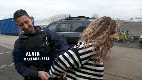 Rachel valt binnen | Vergif en de marechaussee