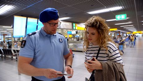 Rachel valt binnen | Identiteitsfraude