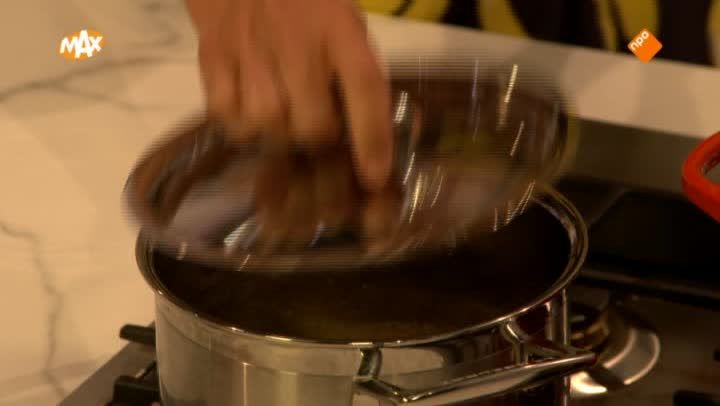 Hongaarse paddenstoelenstoof met varkensschnitzel