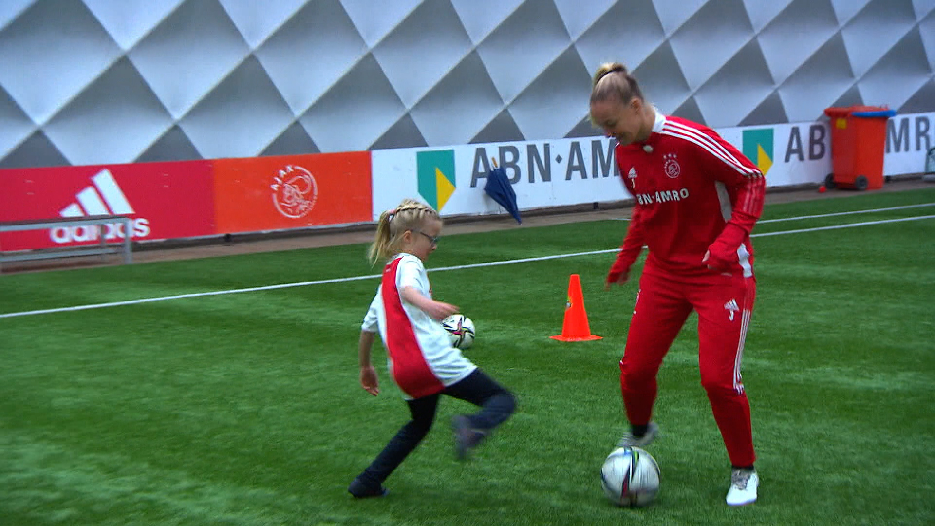 Stefanie van der Gragt en Victoria Pelova