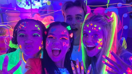 Party Crew | Neon Party